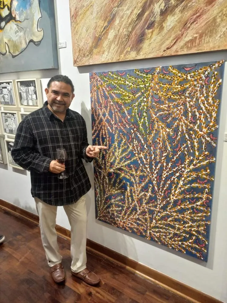 O HONDURENO MAIS VIAJANTE COM SUA ARTE CONQUISTA A COLÔMBIA E PARIS